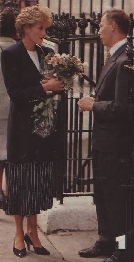 Princess Diana | Prince charles and diana, Princess diana photos, Diana ... image.