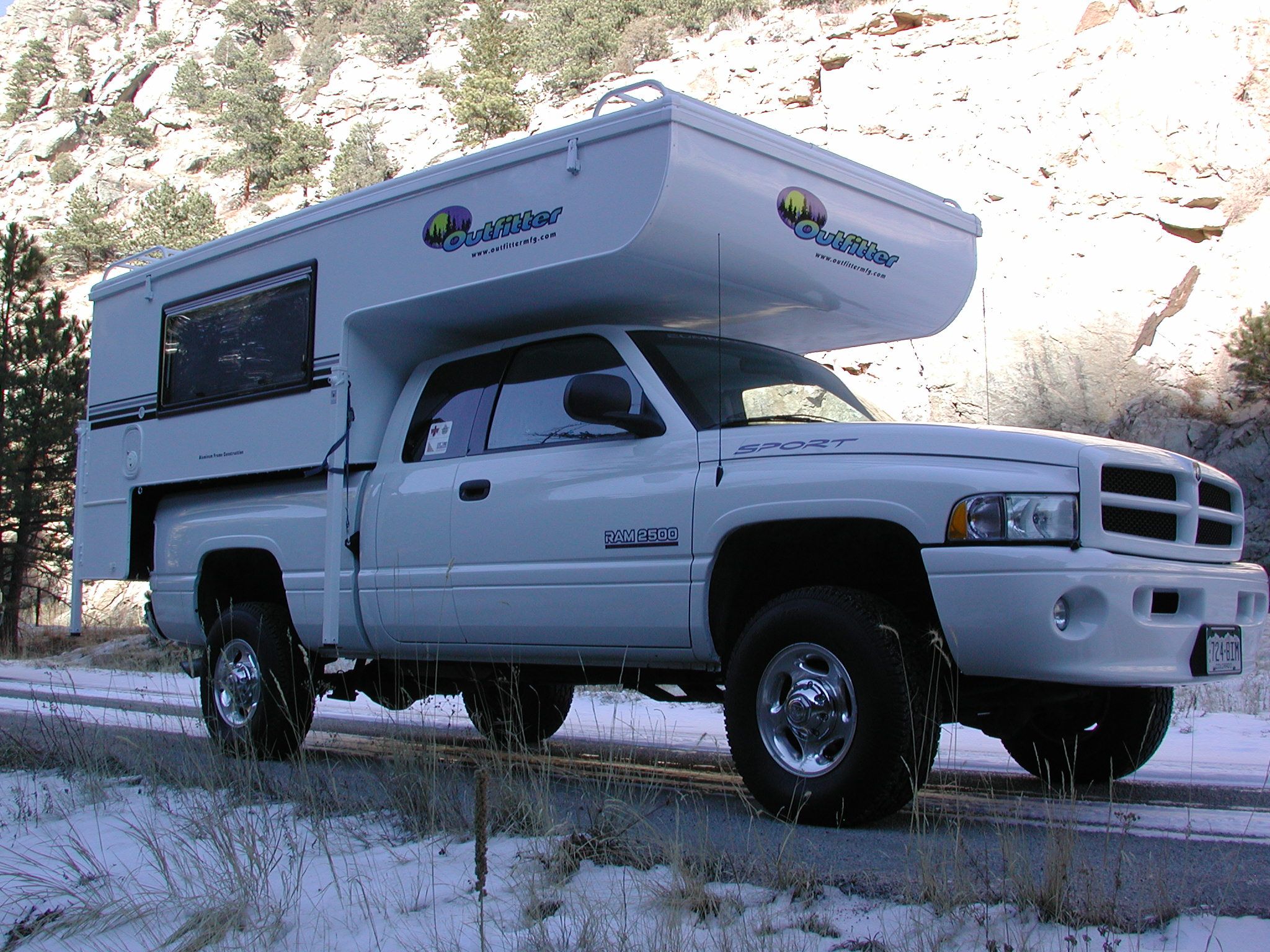 Apex 8 - Outfitter Mfg | Truck camper, Slide in truck campers ...