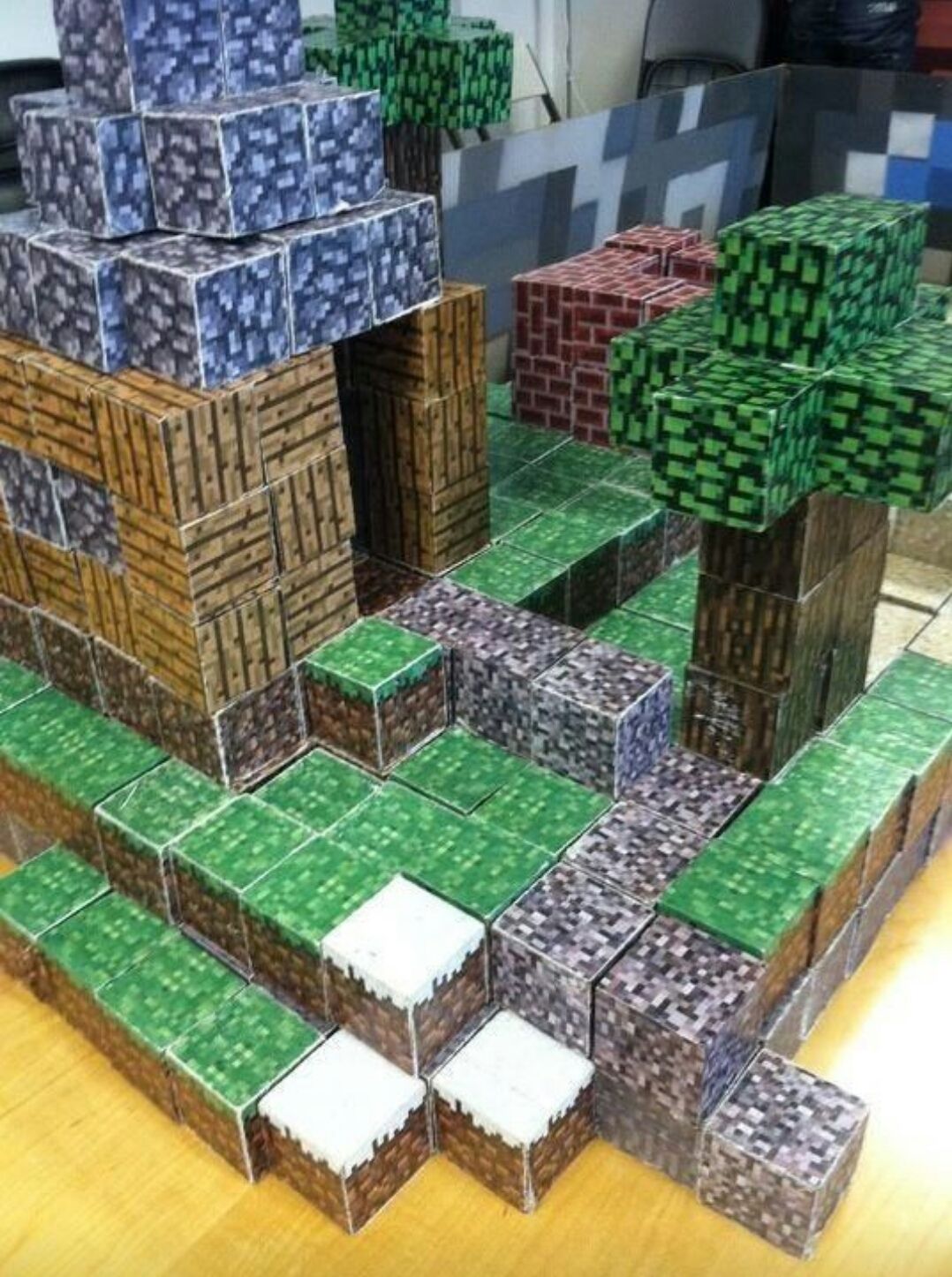 Papercraft Mine For Your Minis With Minecart And Ores Minecraft ...