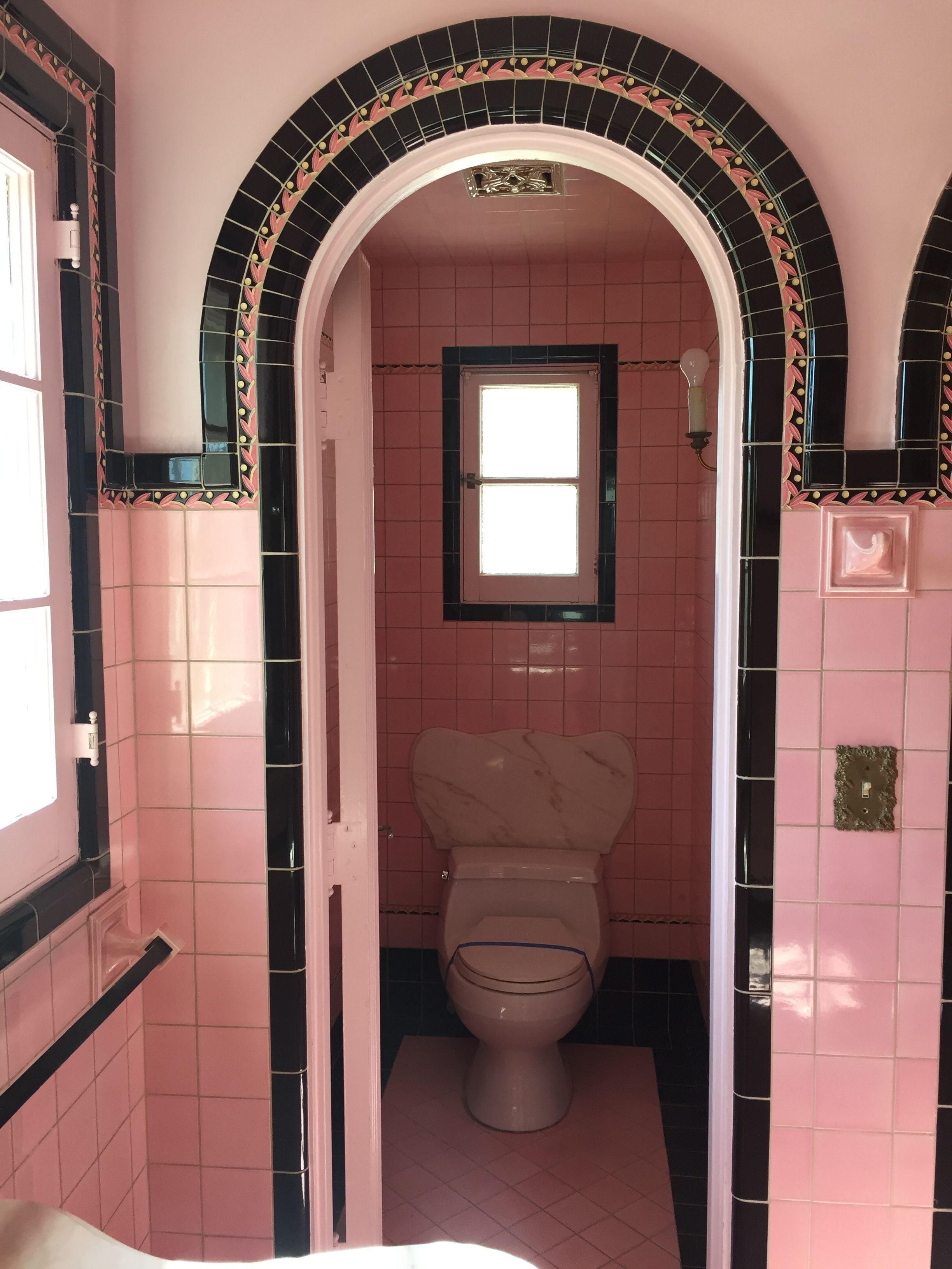 Pink & Black!!!! Art deco home, Art deco bathroom, Pink art deco