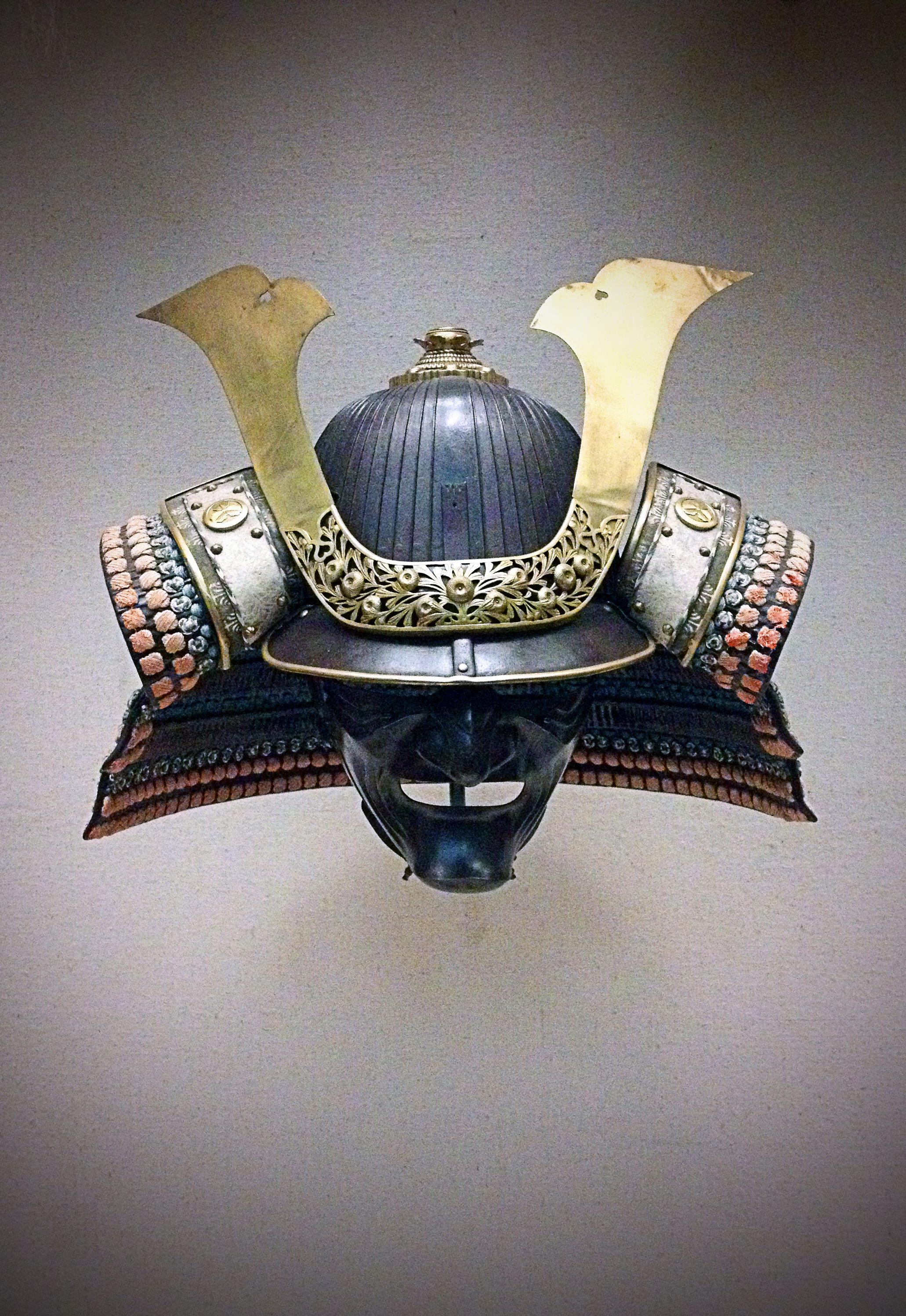 Japanese helmet More Samurai Helmet, Viking Helmet, Arm Armor, Samurai ...