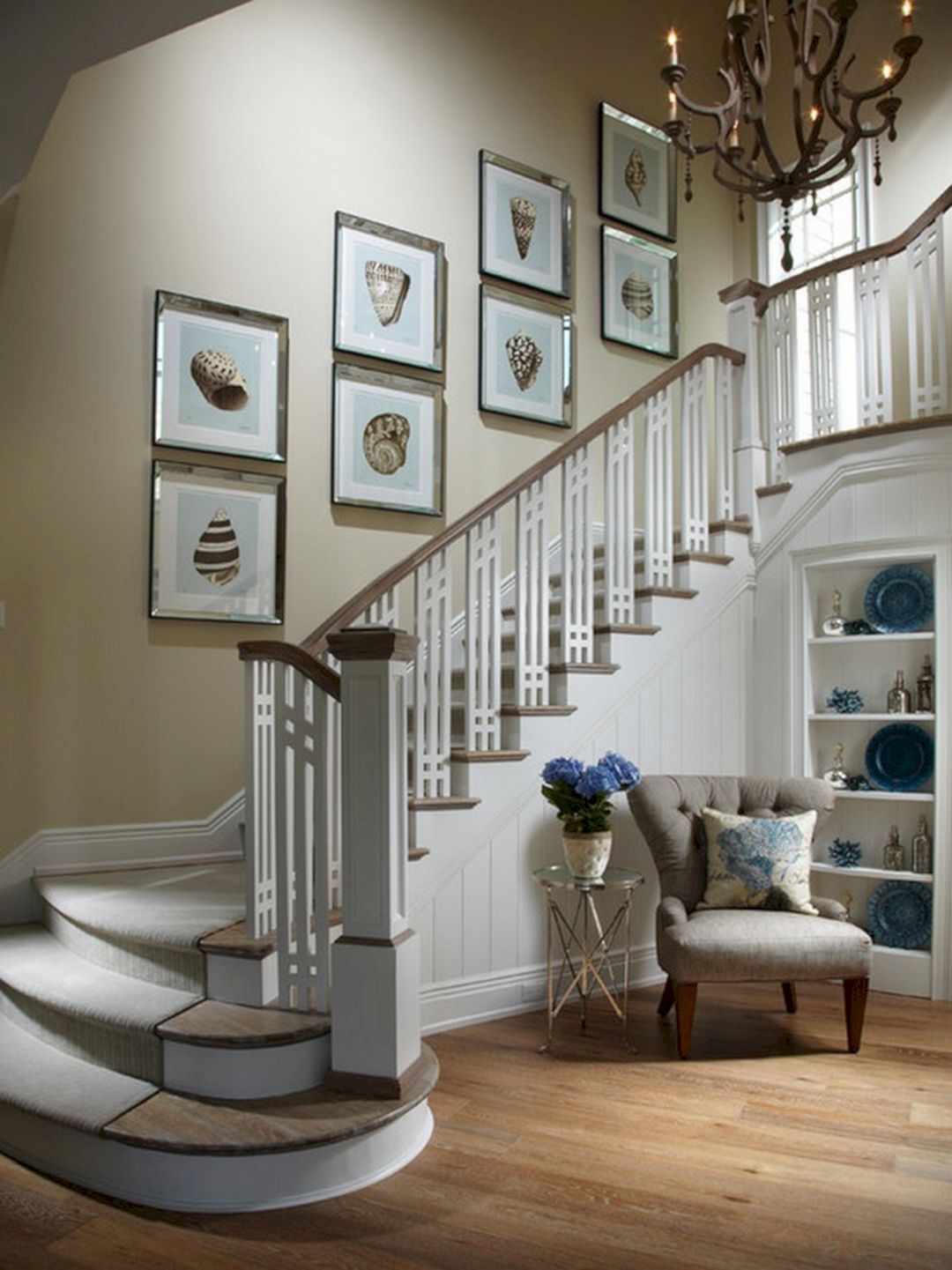 65+ Awesome Arranging Pictures On A Stair Wall Ideas /