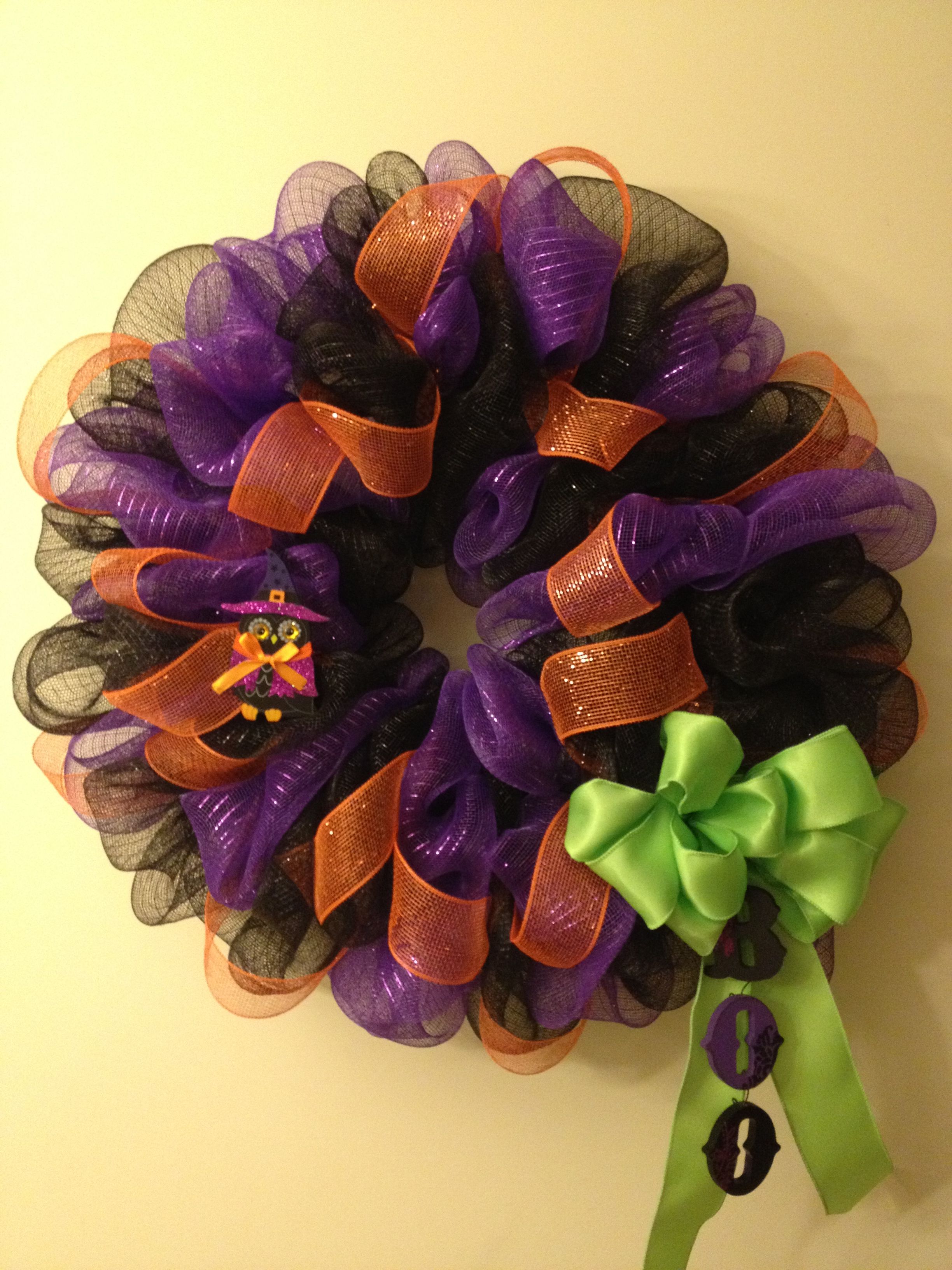 Halloween Mesh Wreath I like the mesh stuff. Mesh Ribbon Wreaths ...