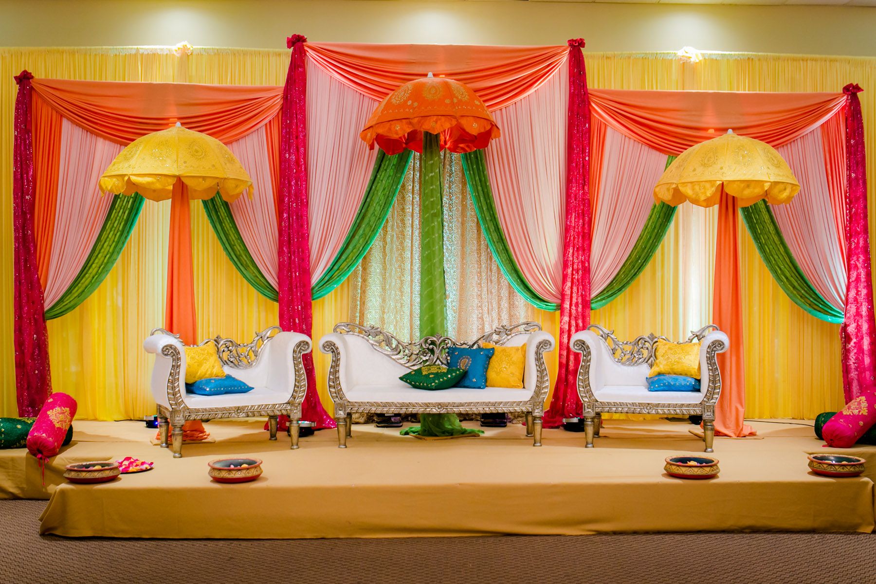 Bright Indian Stage Decor Holud In 2019 Decor Mehndi Stage