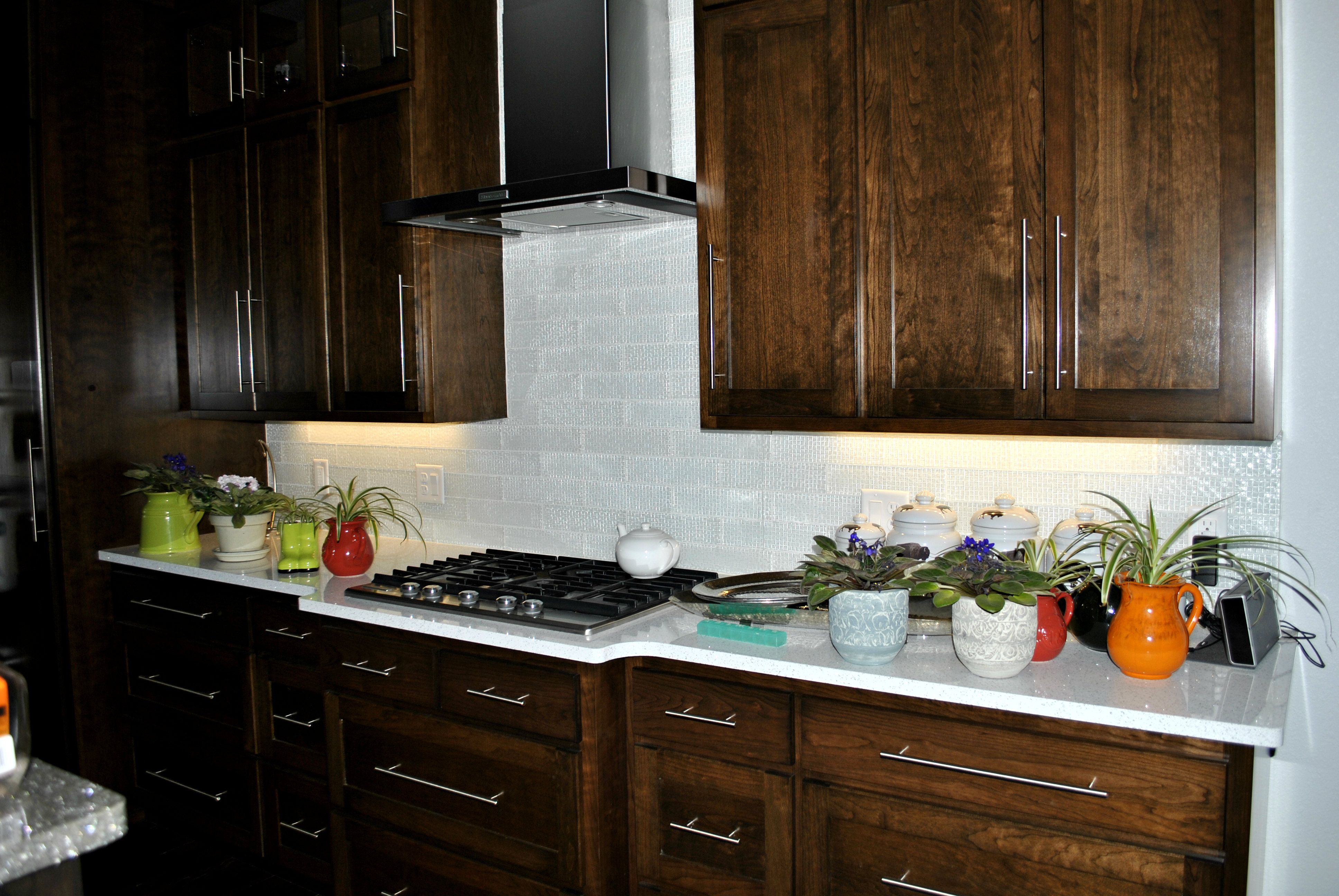 White backsplash with a textured look that really makes a statement