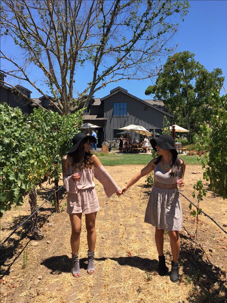 Winery outfits | Winery outfit summer, Vineyard outfit, Wine tasting ...