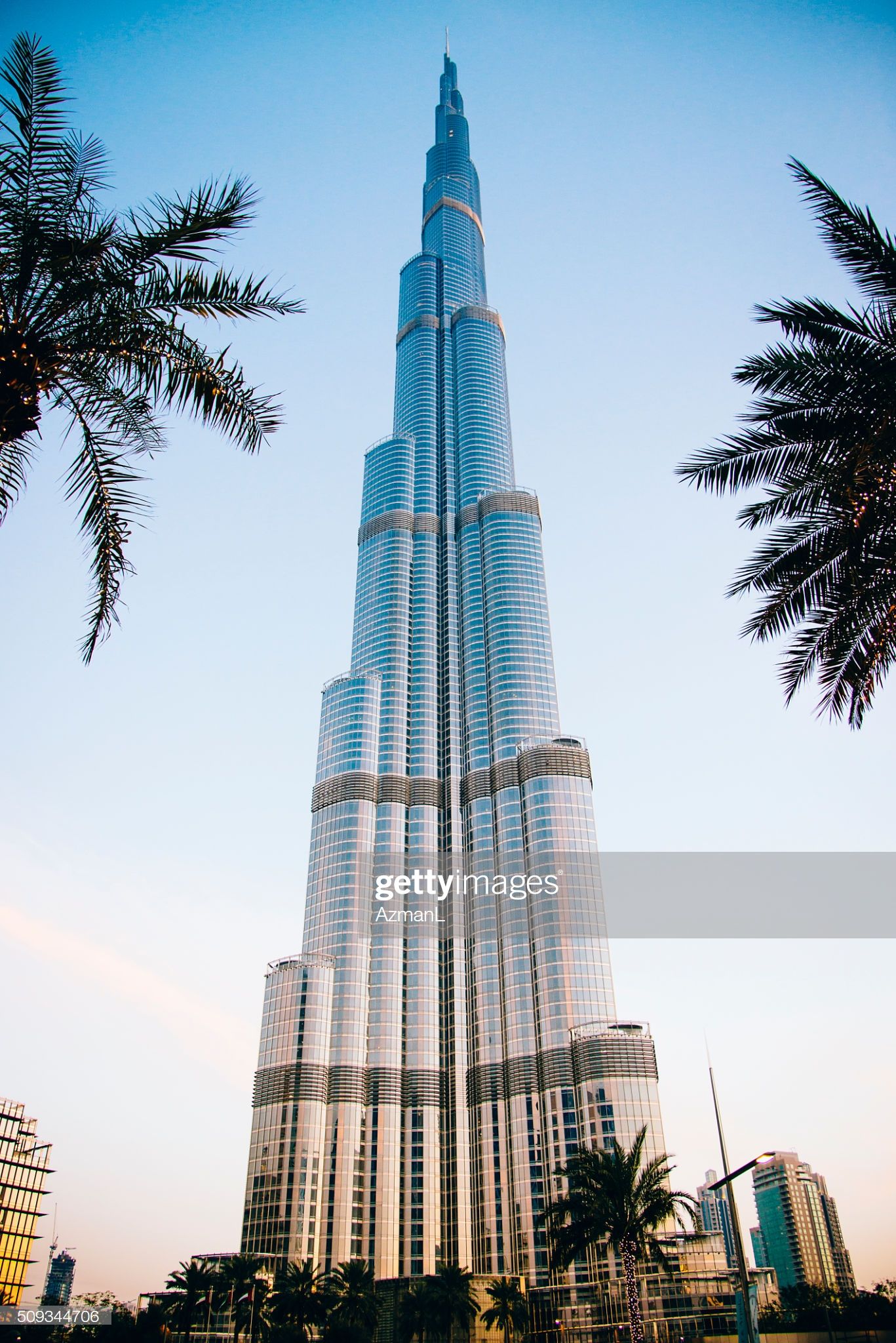 Beautiful Sunset Colors Surround Burj Khalifa #burjkhalifa #beautiful ...