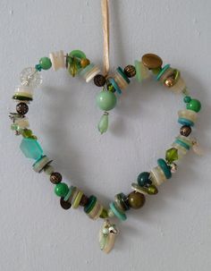 Pin by Jenny Biernat on 2C - HEARTS - BEADS/BUTTONS | Button crafts ...