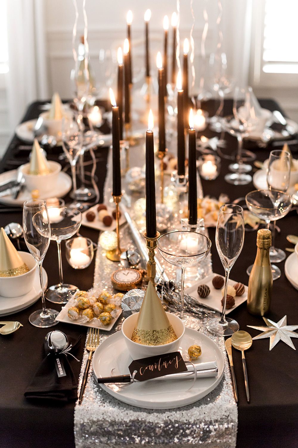 How to Host a New Year's Eve Dinner Party | New years eve decorations ...