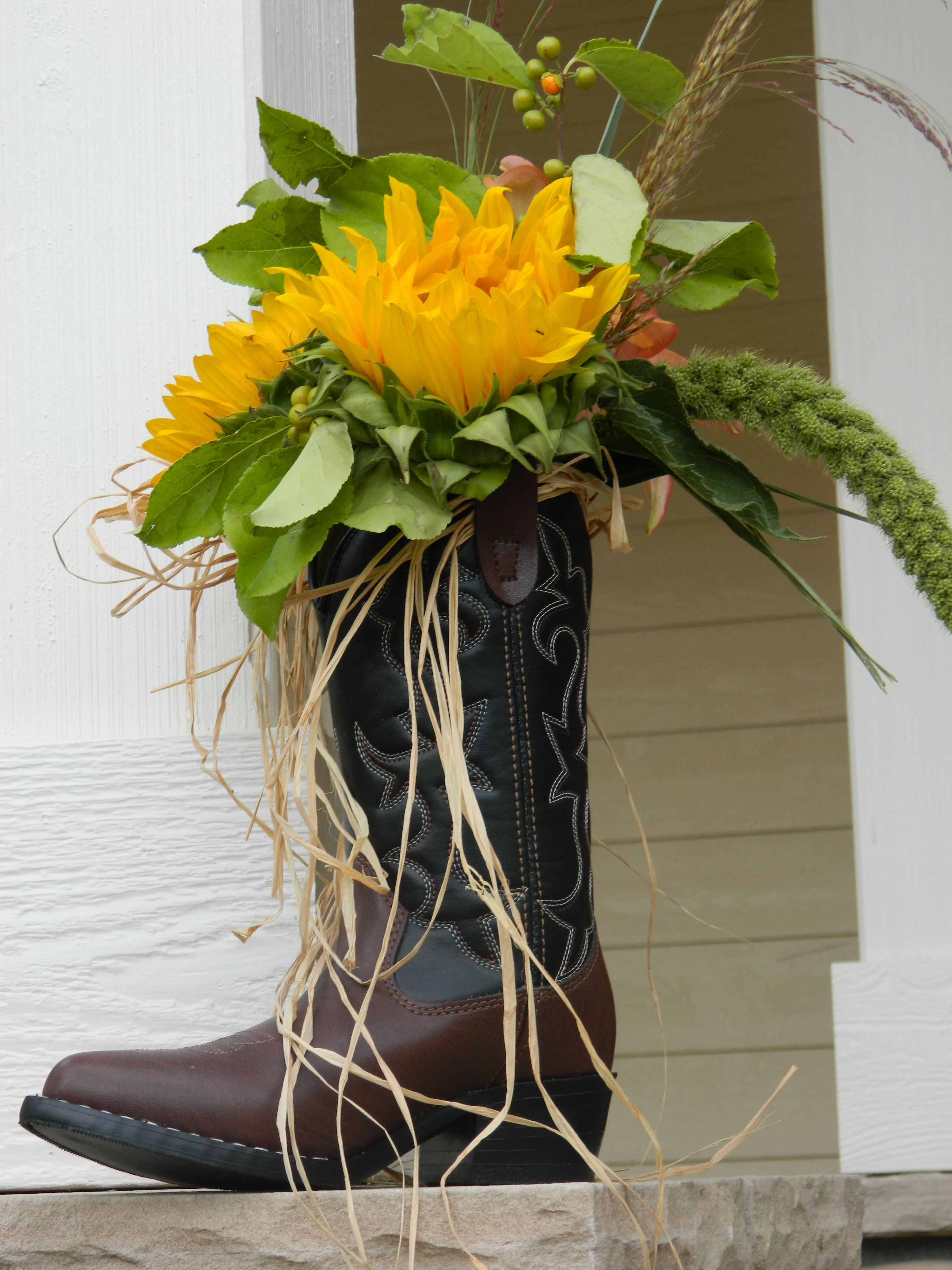 boot flowers | Western theme party, Western party decorations, Western ...