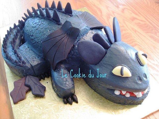 Toothless - Night Fury | Dragon cake, How to train your dragon cakes ...