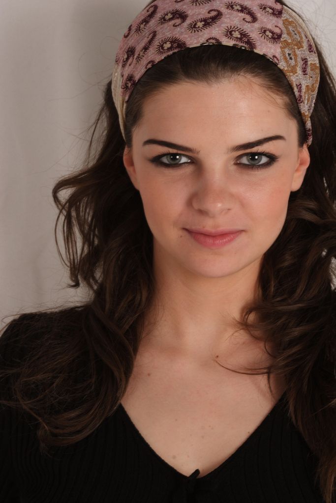 Scarf Headband, Head Scarf, Turkish Fashion, Turkish Actors, Hair Band ...