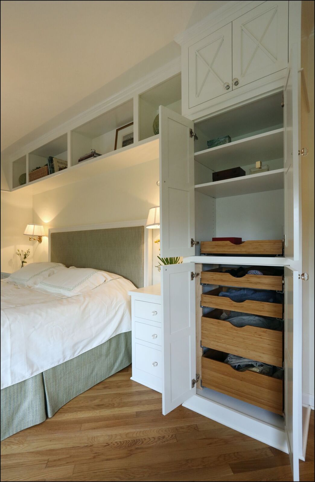 Beautiful custom builtins. customdesign builtins bedroom