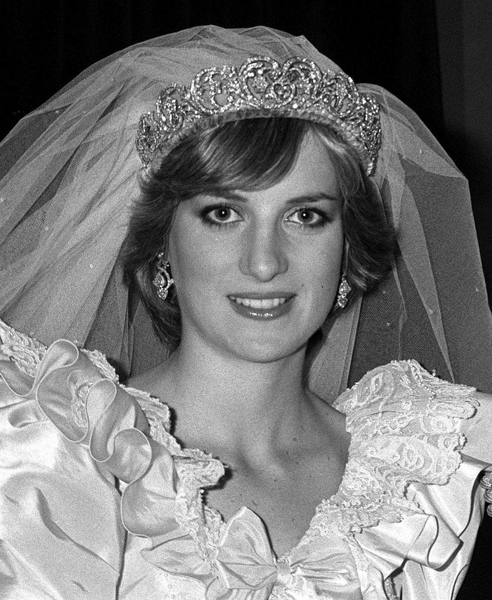 Em Geral 98+ Imagen Diana Princess Of Wales With Long Hair Lleno