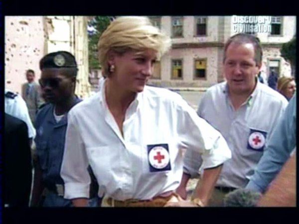 Épinglé sur January 15th/1997~ Princess Diana Tours A Minefield In ...