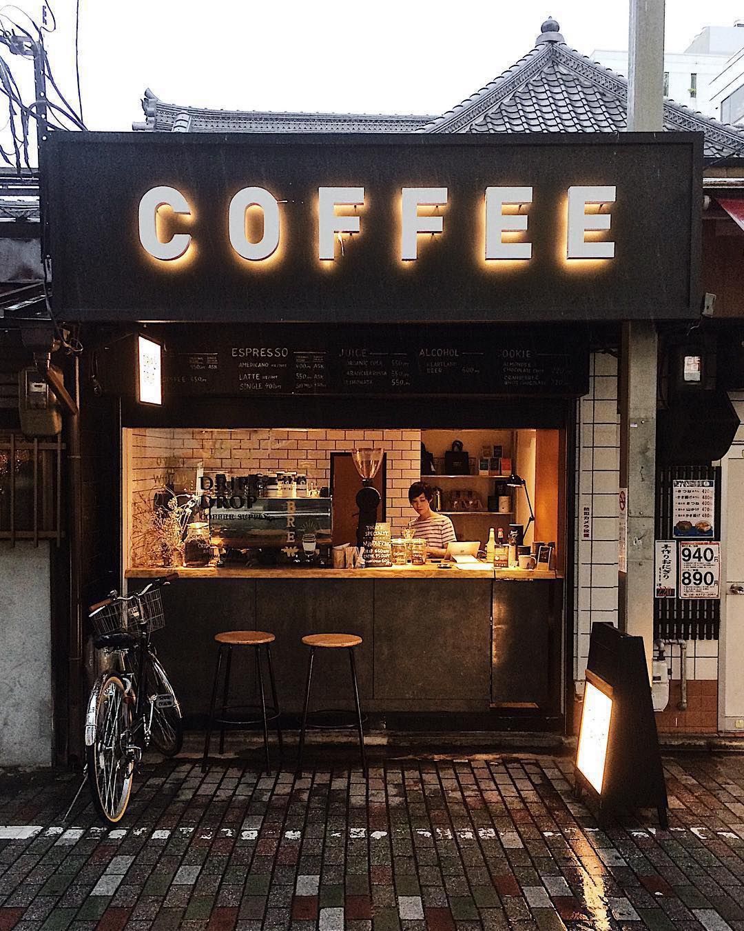 Look at this: what a beautiful coffee shop!😍 | Interiores de lojas de ...