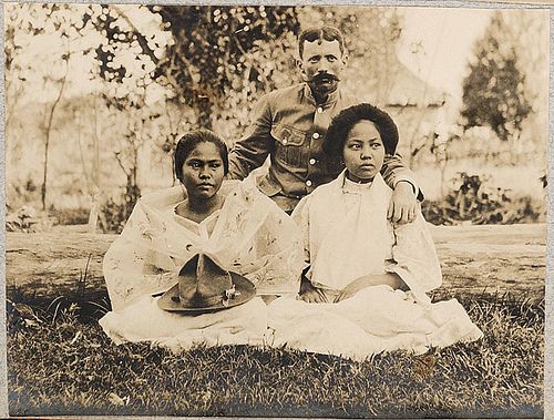 Filipino Women With A Spanish Soldier, Circa 1890s. Old Photos, Vintage 