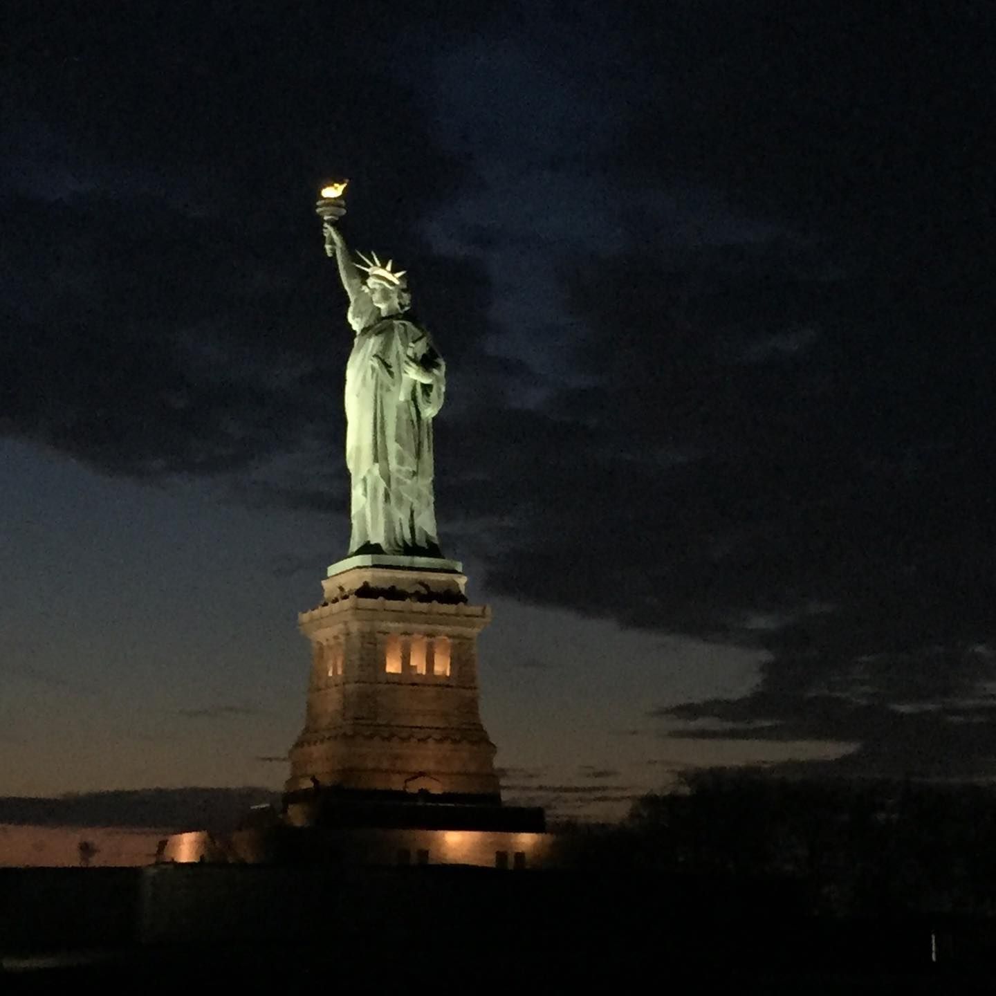 top 91+ Pictures statue of liberty at night photos Excellent