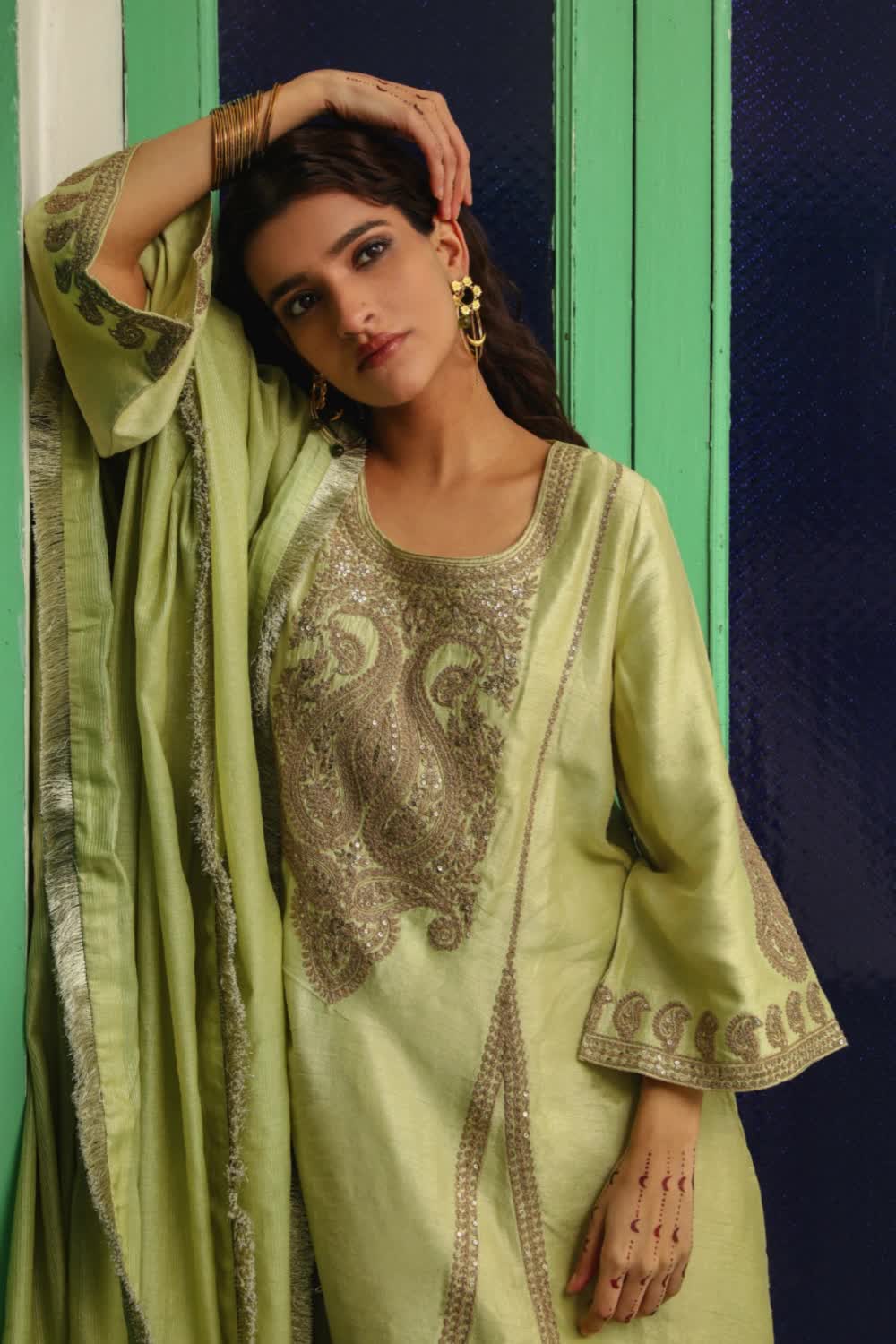 This contains: Green Party Wear Silk Kurta Set with Dupatta| Chanderi Silk| Zari Work