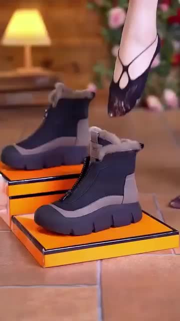 This contains an image of: Women's Waterproof Warm Snow Boots With Zipper