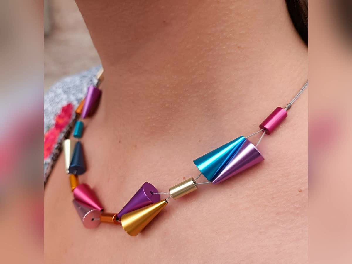 Short & Stunning Geometric Statement Necklace