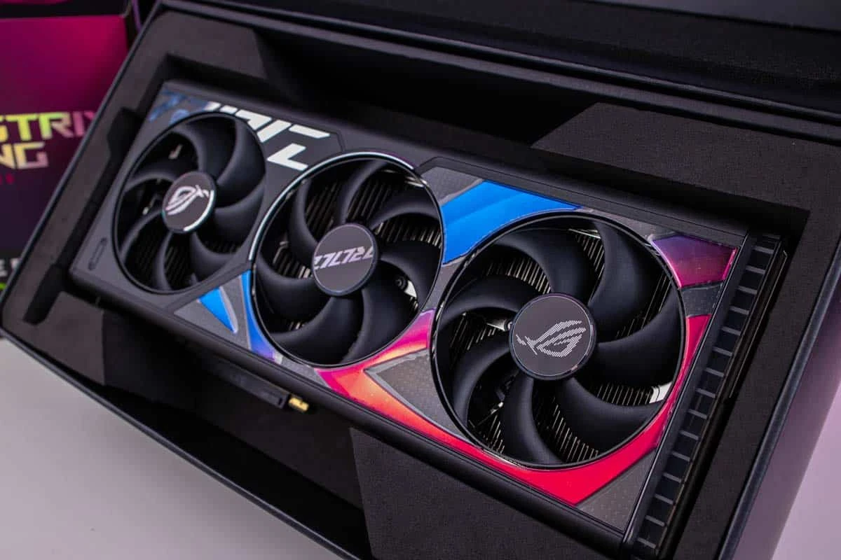 Утечка моделей ASUS GeForce RTX 5080 16 ГБ и Radeon RX 9070 XT 16 ГБ