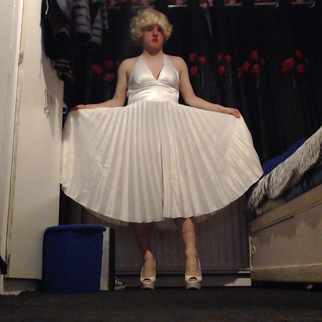 Marilyn Monroe outfit : r/crossdressing