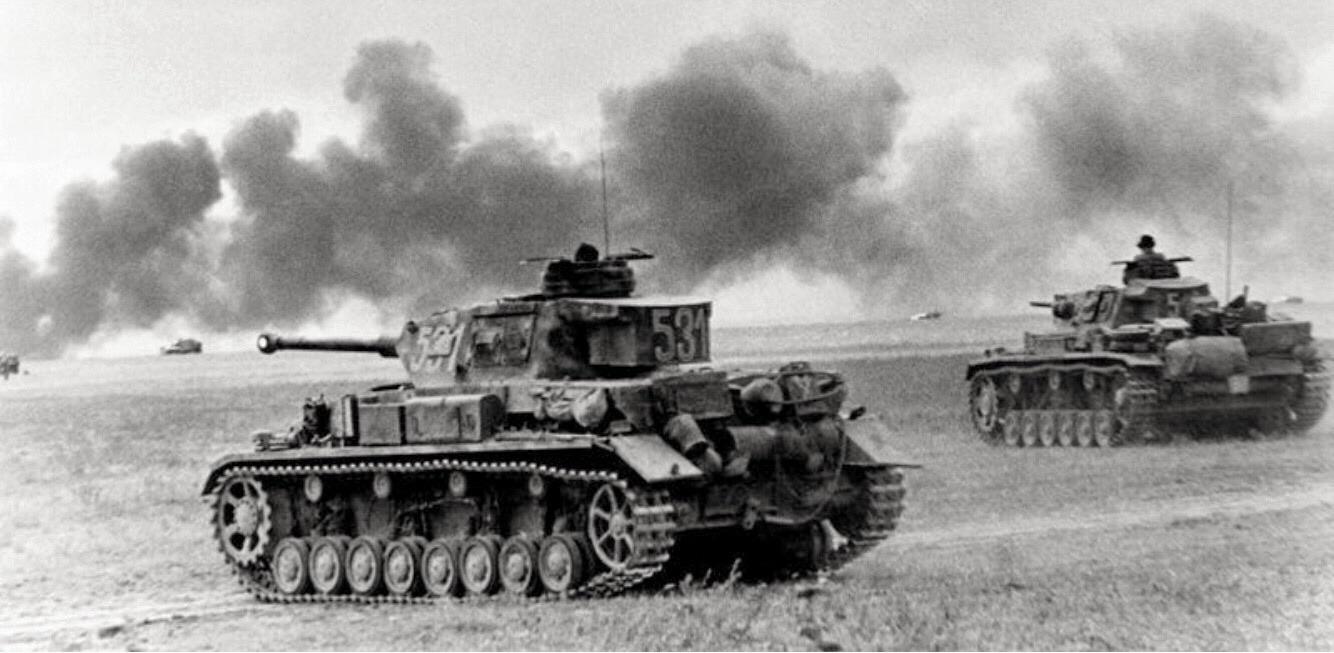 German Panzers on the Offensive. Eastern Front, 1942 [1334 x 653] : r ...