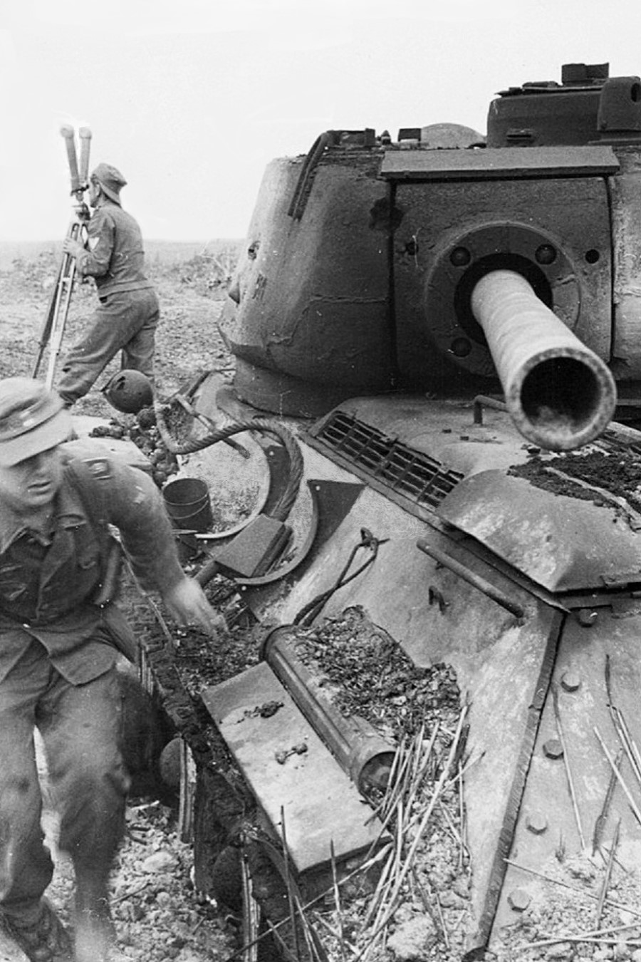 Panzergrenadier Division Großdeutschland observation post set up near a ...