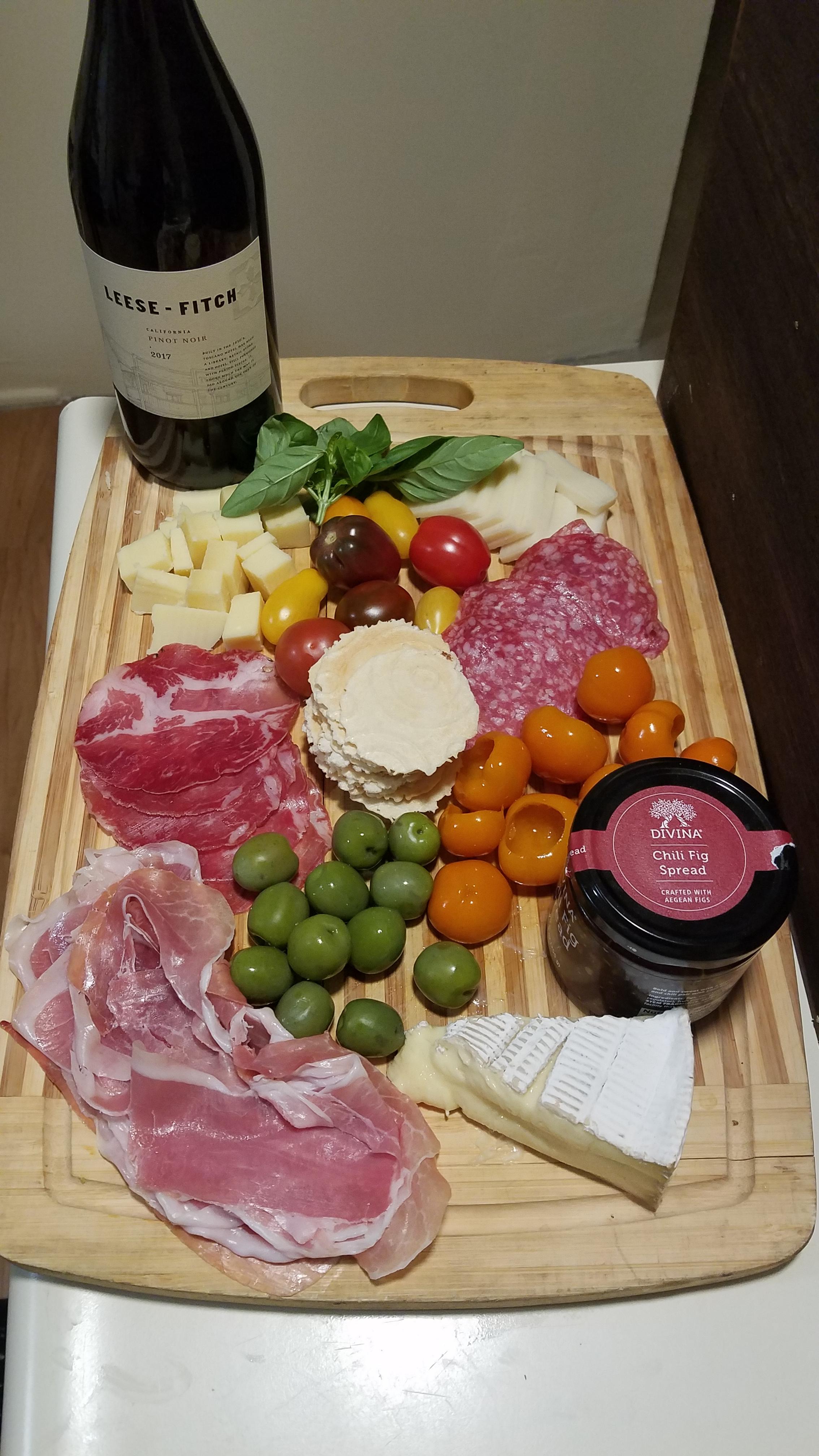 Expert pairing with an $11 pinot noir : r/CharcuterieBoard