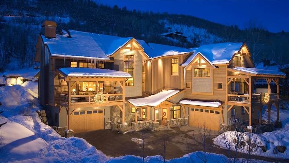 Steamboat ski packages Black Bear Chalet 4 BedroomHoliday home By Moving Mountains