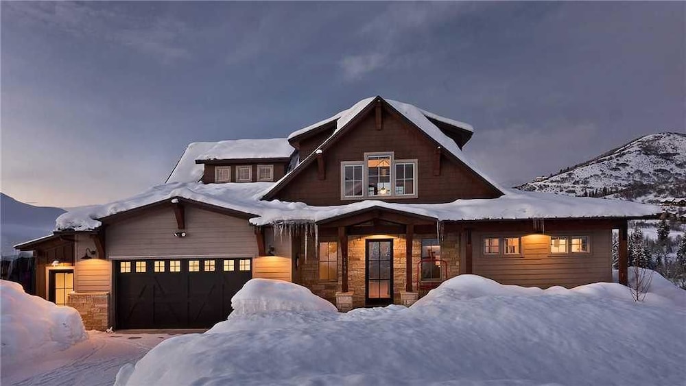 Steamboat ski packages Blackstone Lodge 4 BedroomHoliday home By Moving Mountains