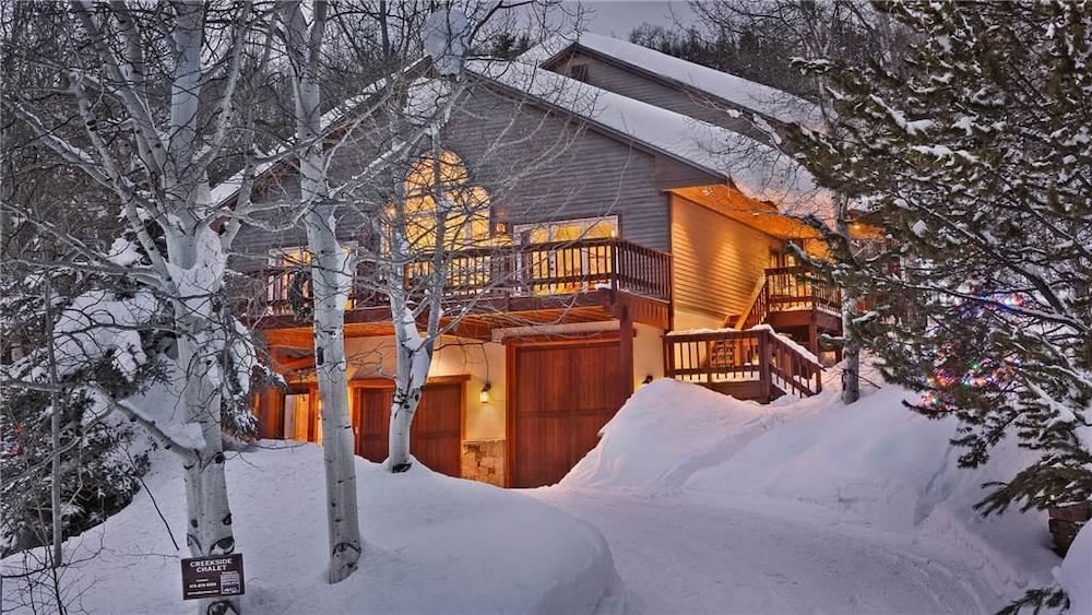 Steamboat ski packages Creekside Chalet 6 BedroomHoliday home By Moving Mountains