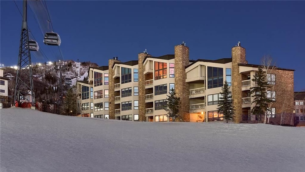 Steamboat ski packages Chartreuse 122 2 BedroomCondo By Moving Mountains