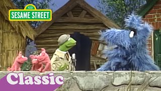 Sesame Street: The New 3 Little Pigs Story | Kermit News