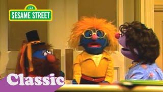 Sesame Street: Little Chrissy Sings Rock You to Sleep