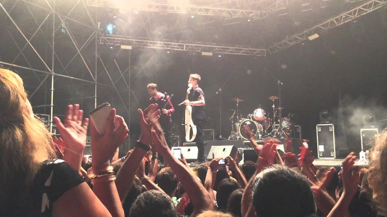 2CELLOS - Saluti - LIVE @ MOLFETTA - YouTube