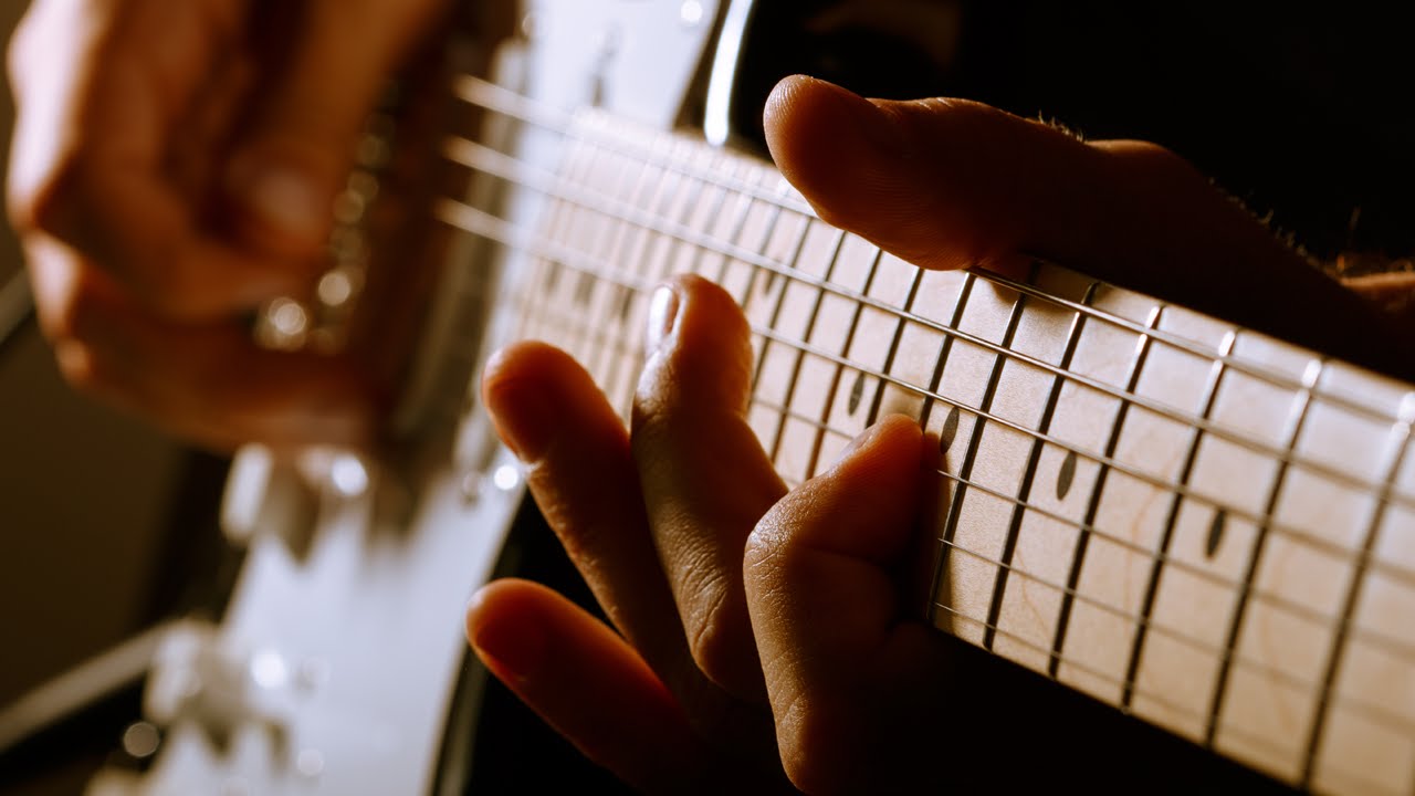 how to keep guitar pick from slipping