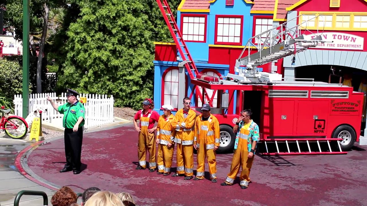 Legoland: Fire truck show - YouTube