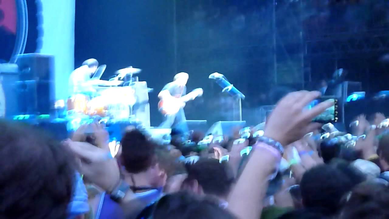 THE BLACK KEYS - BONNAROO 2011 - YouTube