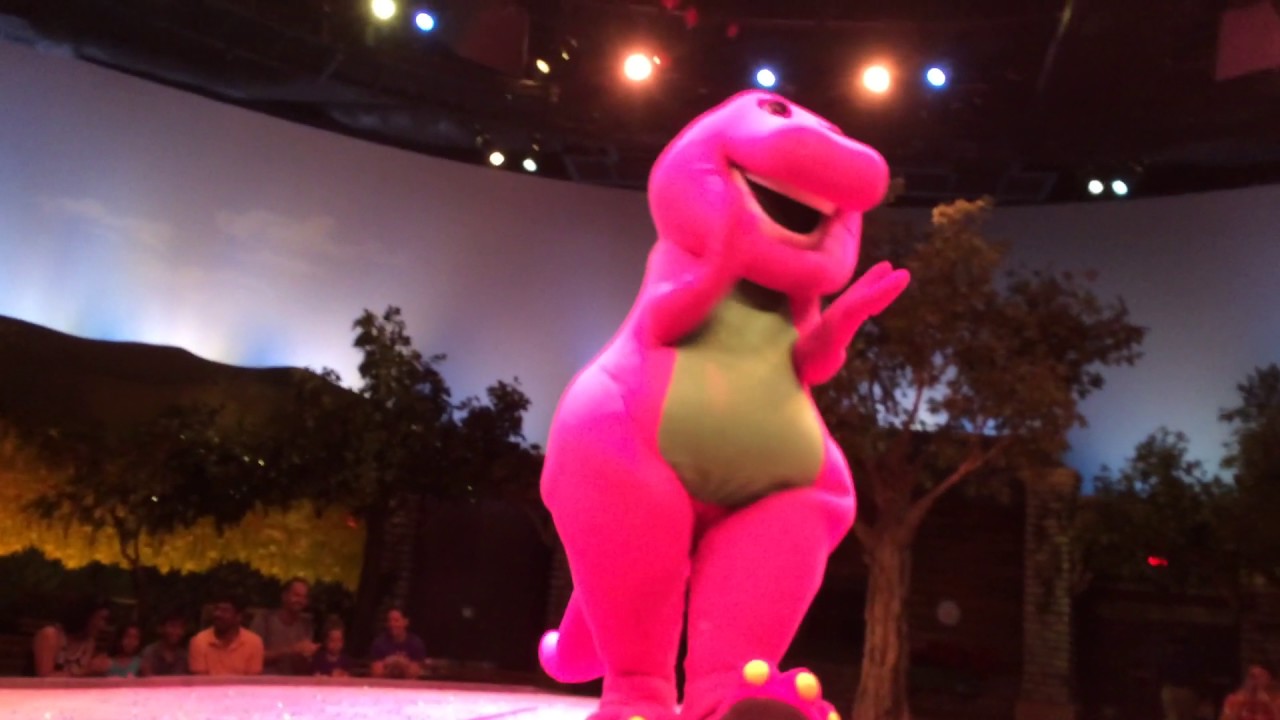 Mirren at the Barney Show in Universal Studios 22/06/17 - YouTube