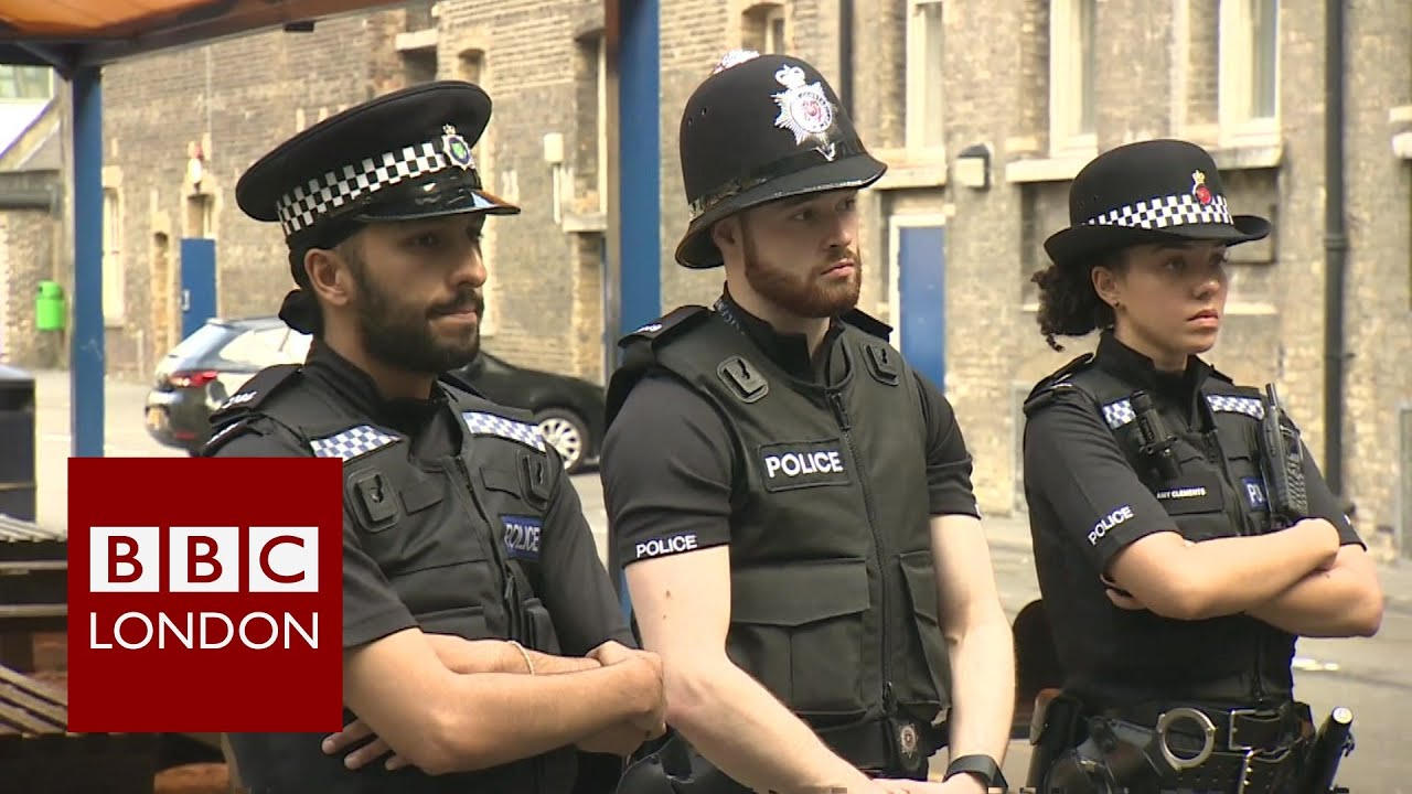 Graduate to police officer in six weeks - BBC London News - YouTube