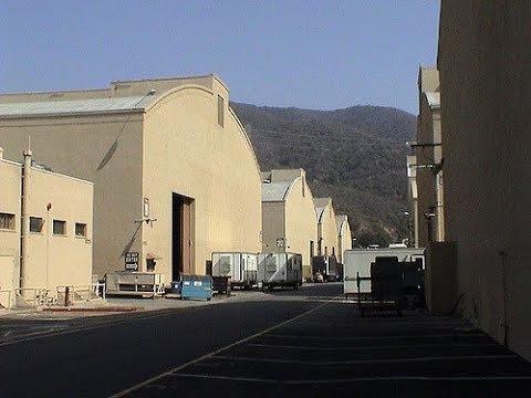 Driving the Warner Brothers Lot in Los Angeles - YouTube