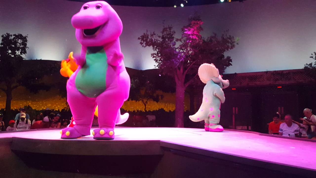 Universal visit - barney show live - YouTube