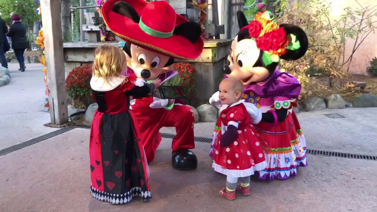 Mickey and Minnie - Disneyland Paris - YouTube