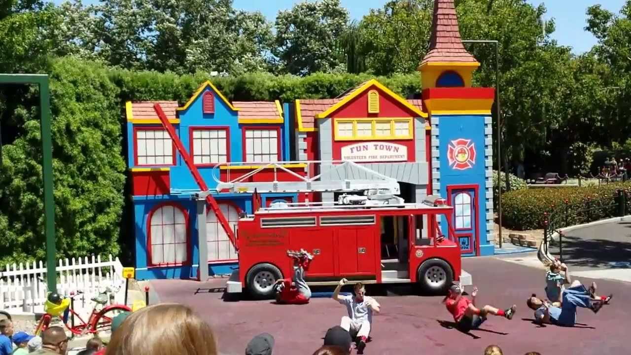 Legoland firetruck show - part 1 - YouTube