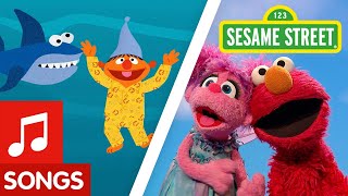 Sesame Street: Karaoke Sing Along with Elmo, Cookie Monster and more!