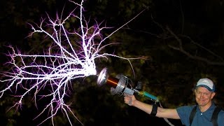 Handheld TESLA COIL GUN at 28,000fps - Smarter Every Day 162