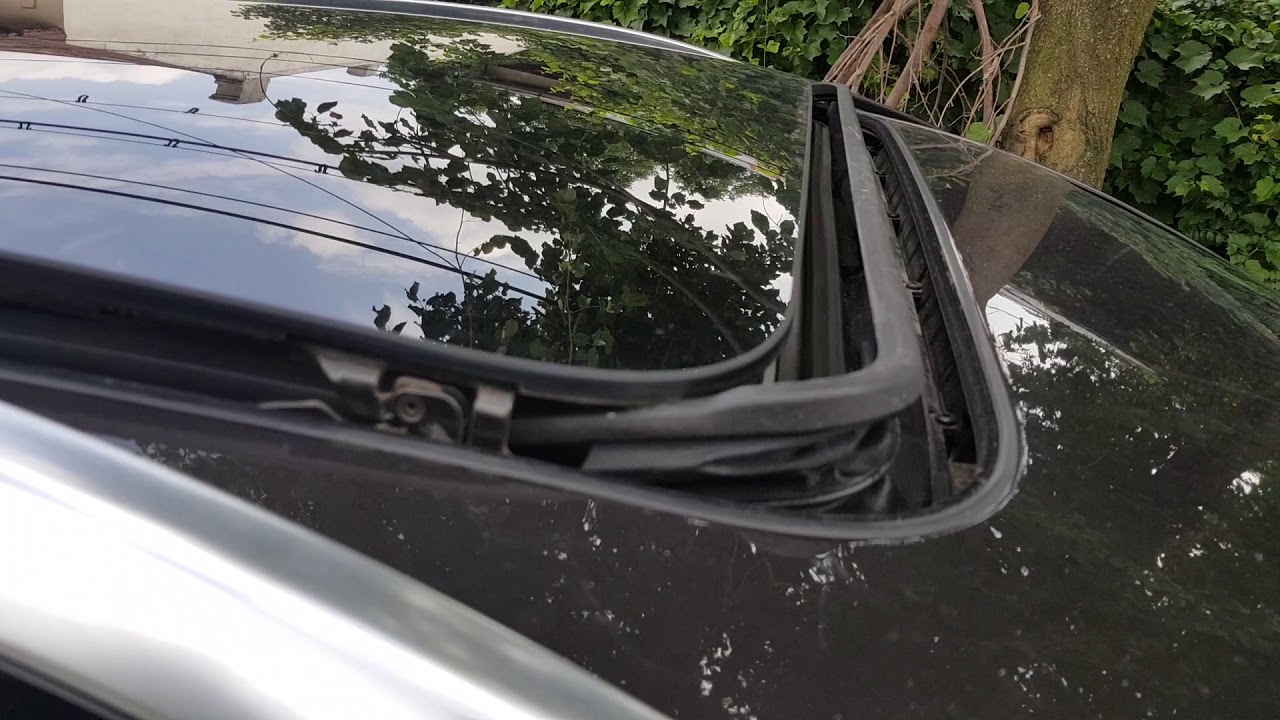 VW Sunroof wont close - YouTube