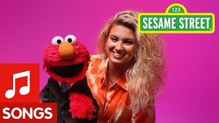 Sesame Street: Tori Kelly Sings about Bugs! | The Not-Too-Late Show with Elmo